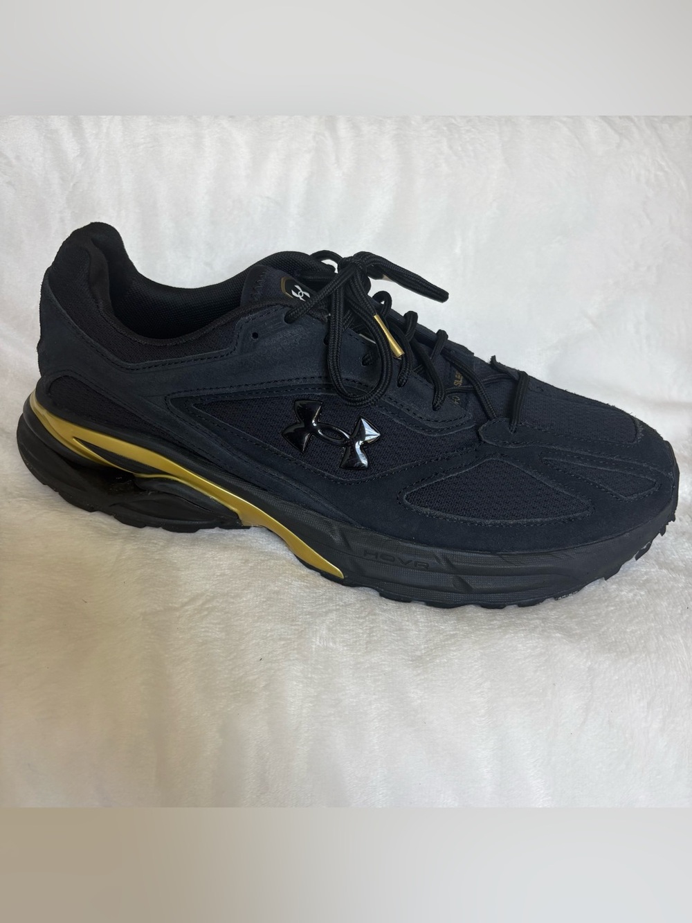 Under Armour Mens Apparition shoes in black and gold
